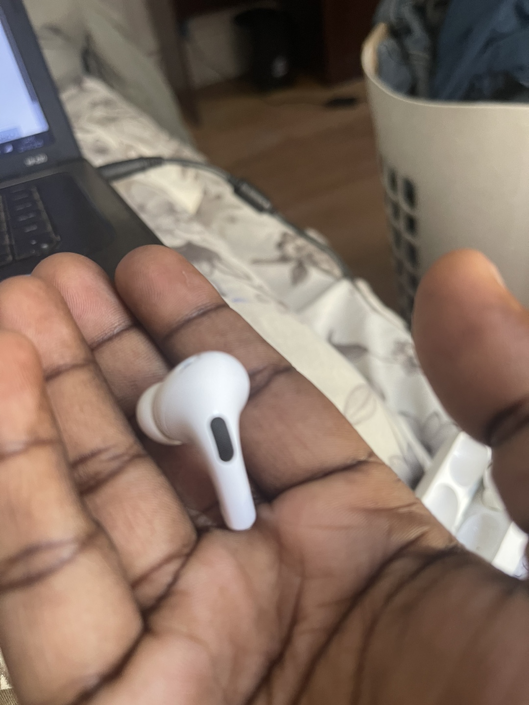 Apple AirPods Pro (2nd generation) - photo 2