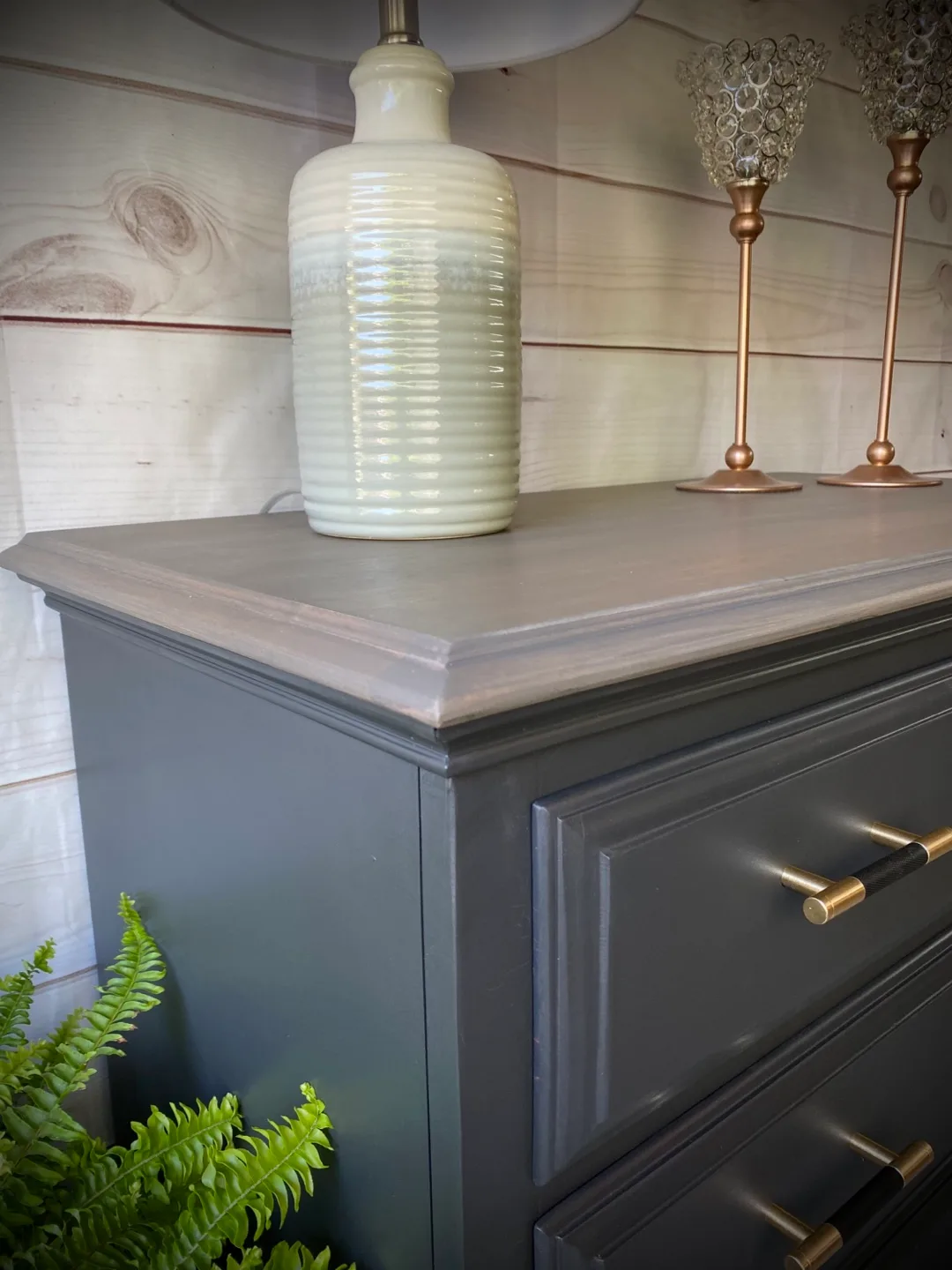 Modern Refinished Kroehler Dresser – With Stained Wood Accents image indicator(3)