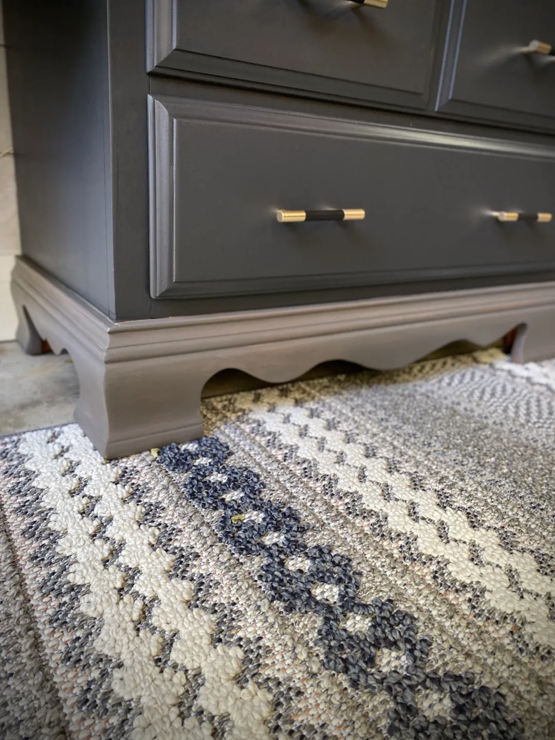 Modern Refinished Kroehler Dresser – With Stained Wood Accents image indicator(2)