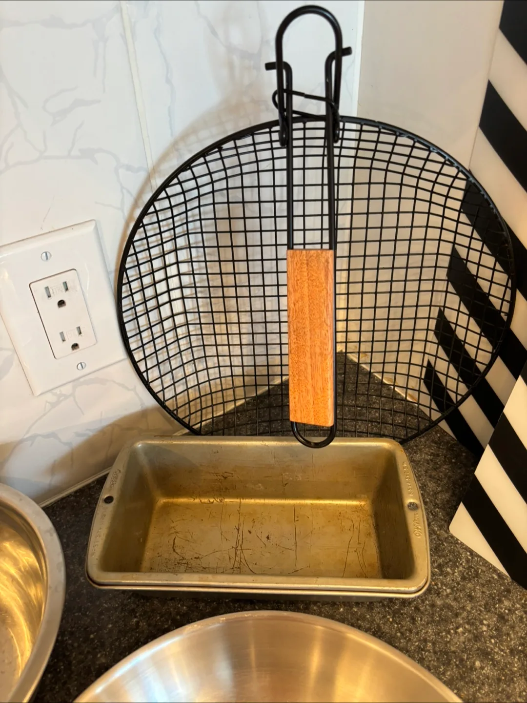 Baking Pan, Bowls, and Frying Pans image indicator(4)