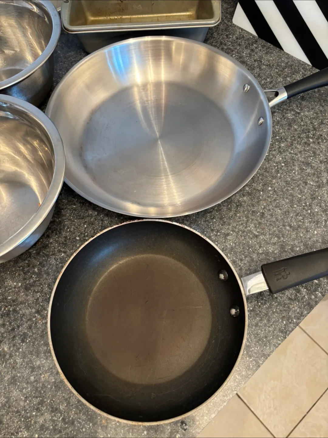 Baking Pan, Bowls, and Frying Pans image indicator(2)