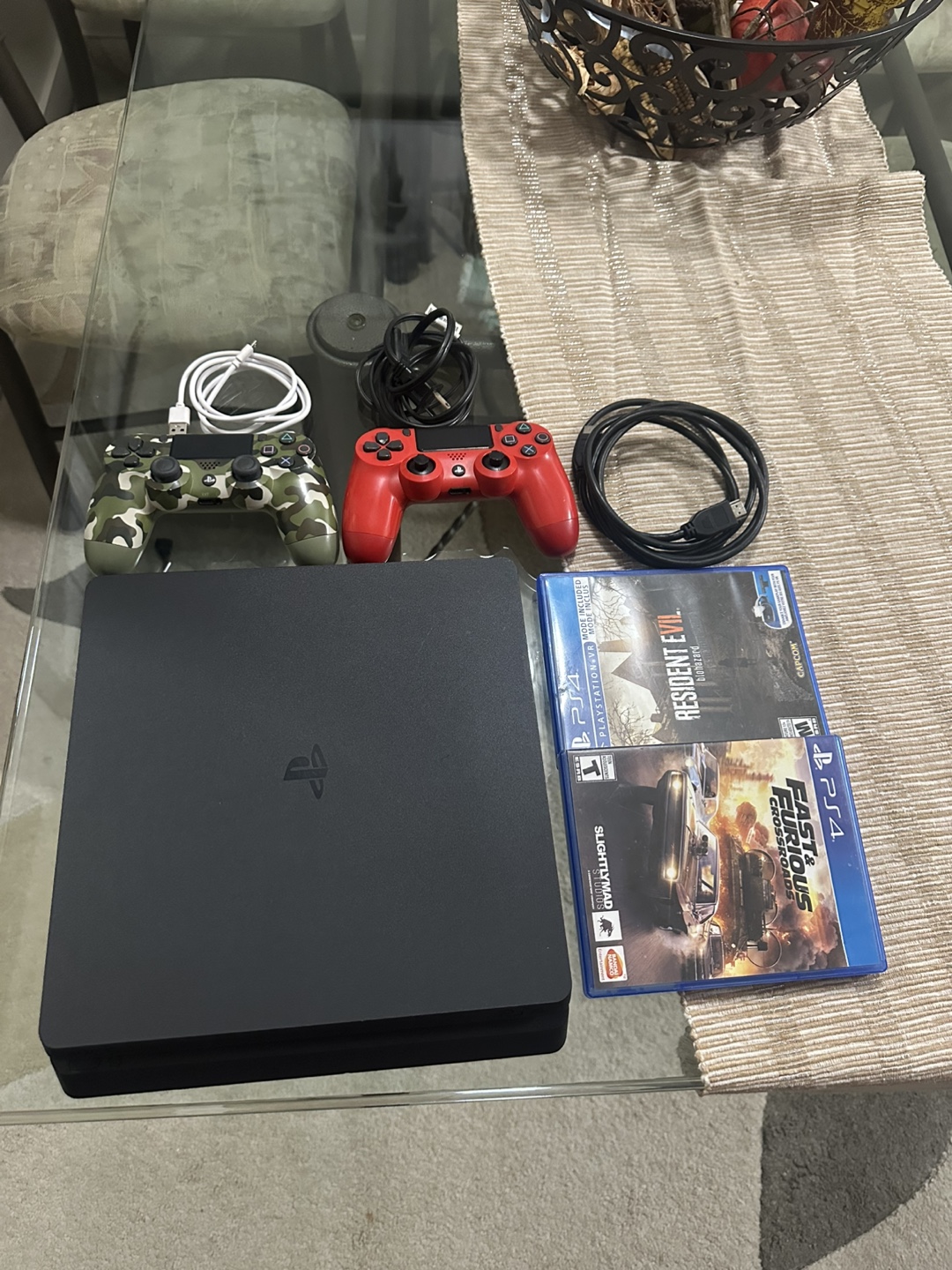 PlayStation 4 in like-new, mint condition — barely used - photo 2