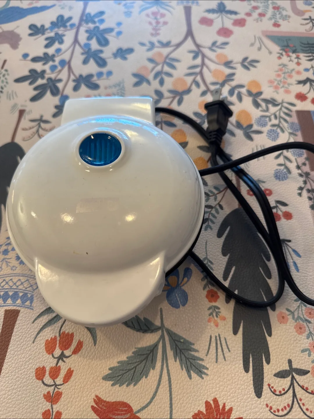 Mini sized Dash Waffle Maker thumbnail