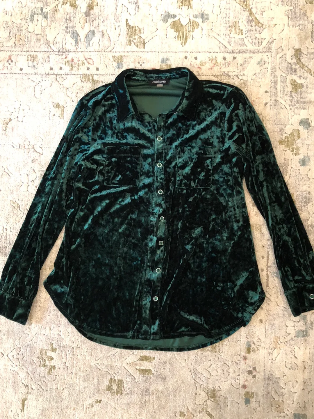 Cable & Gauge Green Velvet Button-Up - Size L thumbnail