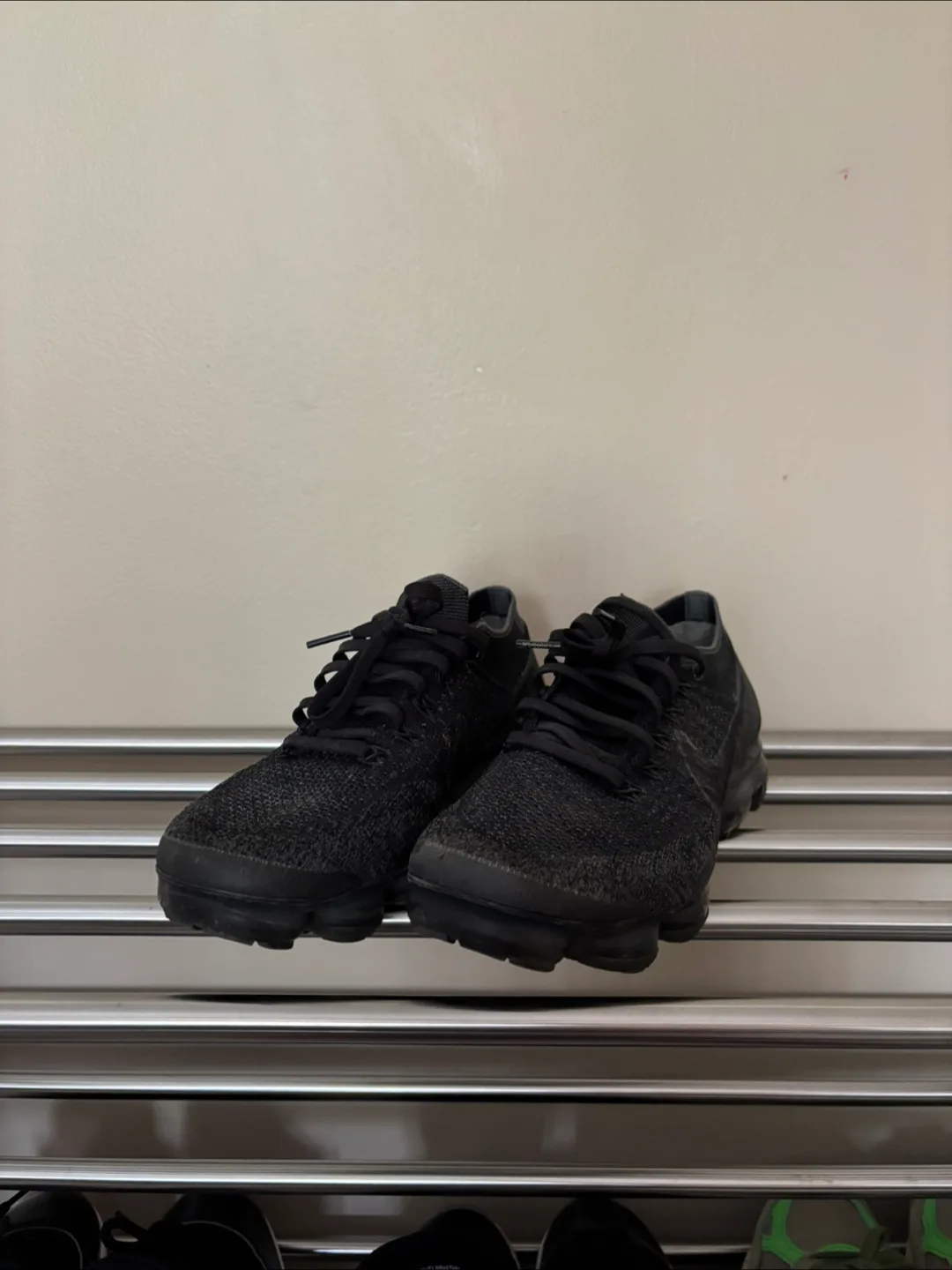 Nike air vapormax flyknit triple black US7 thumbnail