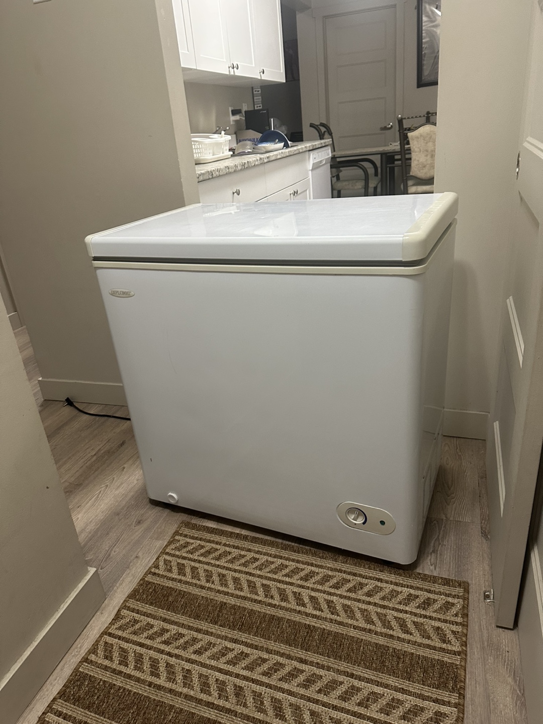 Apartment-size freezer in excellent working condition - photo 3