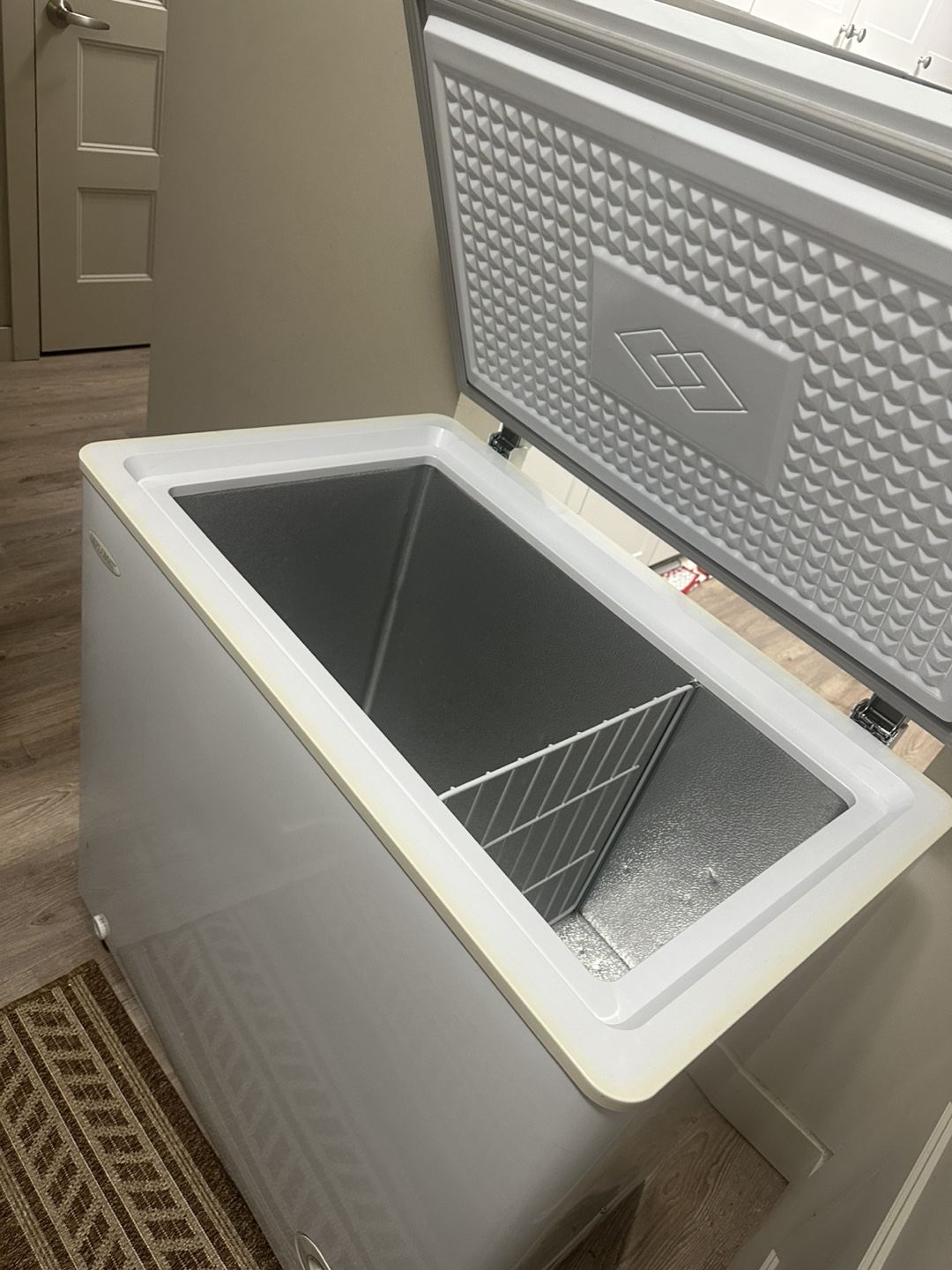 Apartment-size freezer in excellent working condition - photo 4