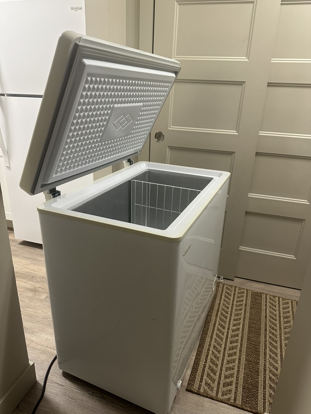 Apartment-size freezer in excellent working condition - photo 2