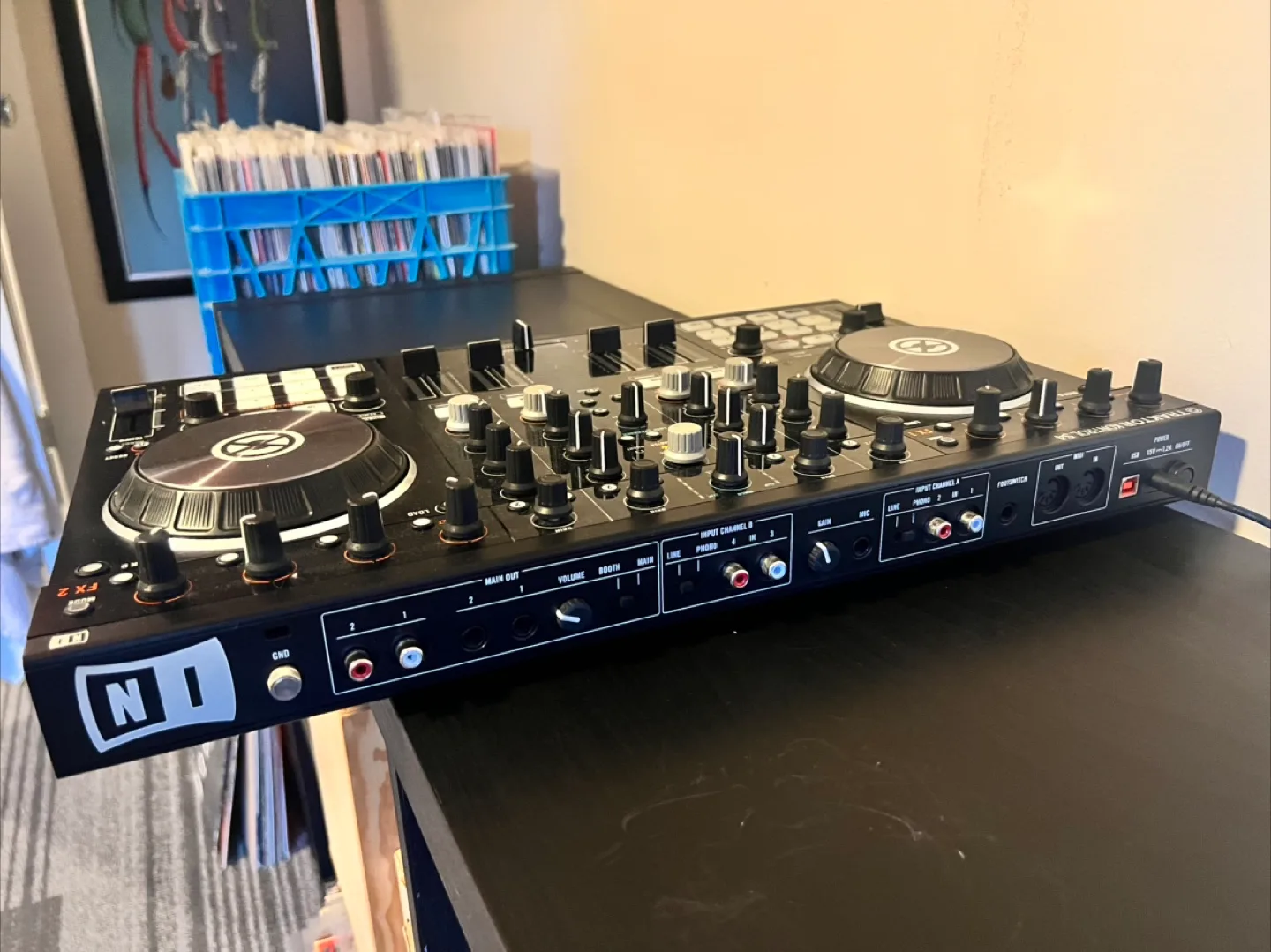 Traktor Kontrol S4 MK2 DJ Controller image indicator(3)