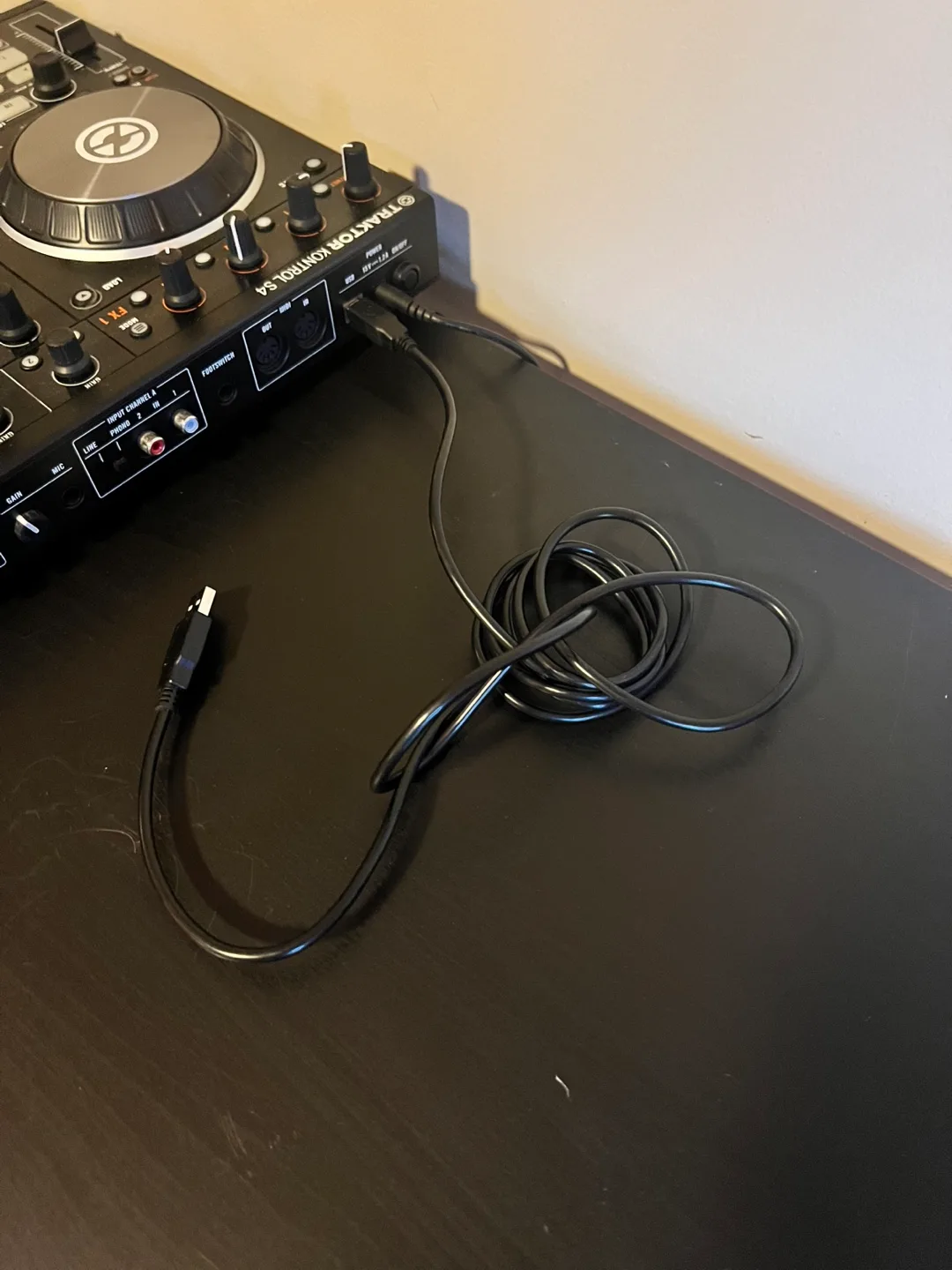 Traktor Kontrol S4 MK2 DJ Controller image indicator(4)