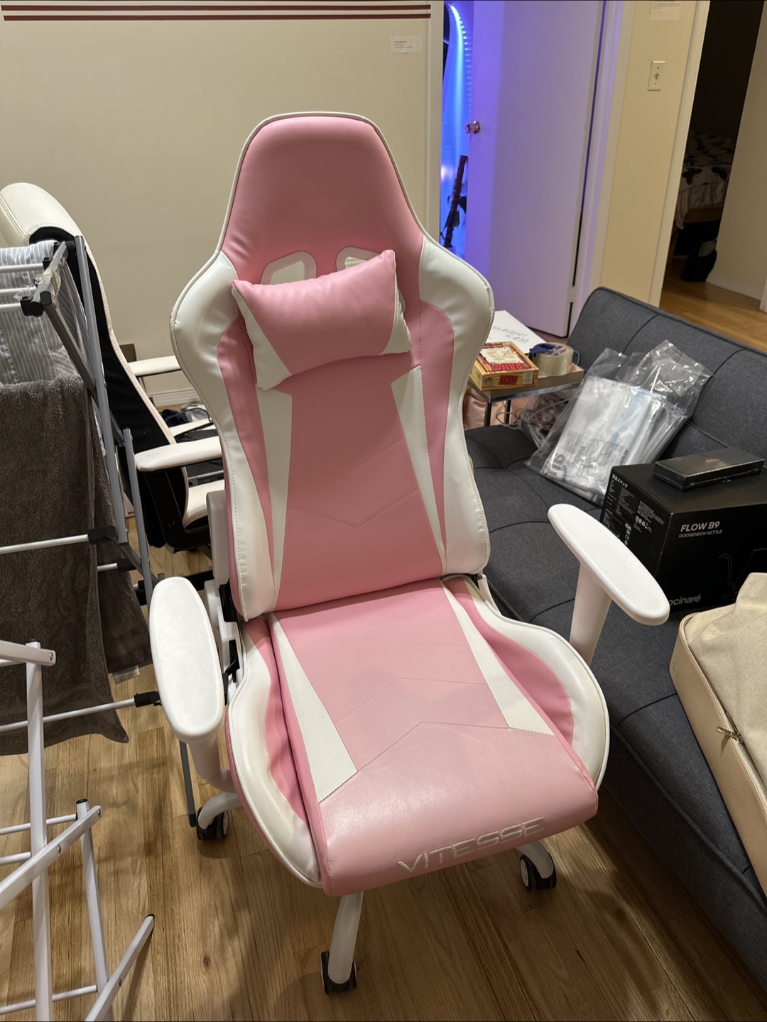 Vitesse Pink & White Gaming Chair