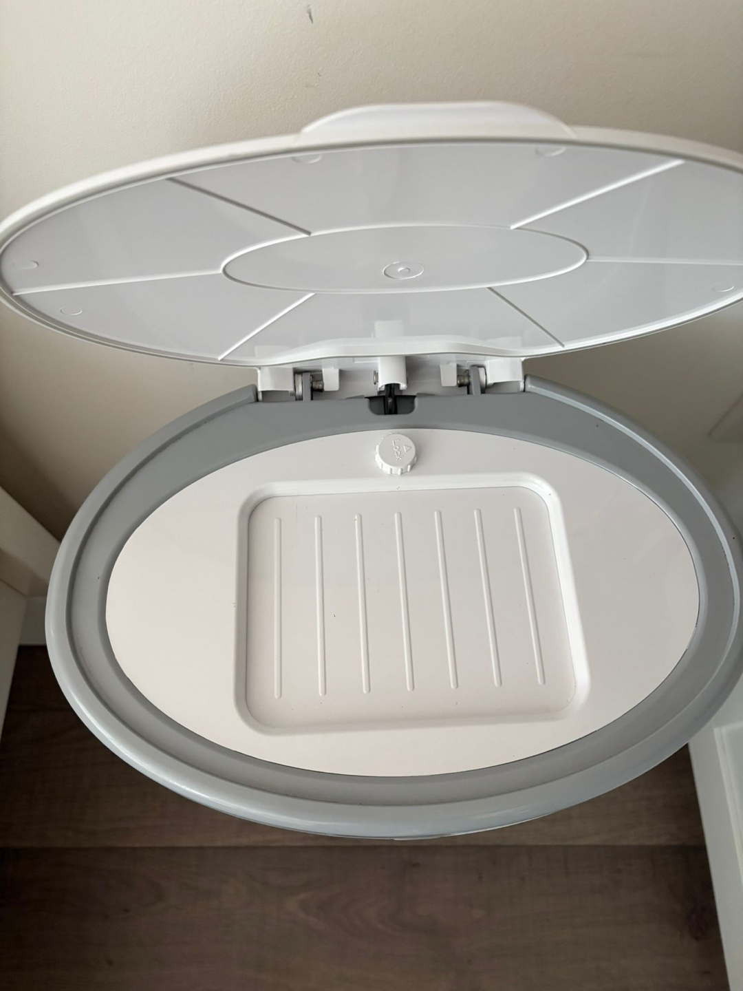 Dekor Plus Hands-Free Diaper Pail - photo 4