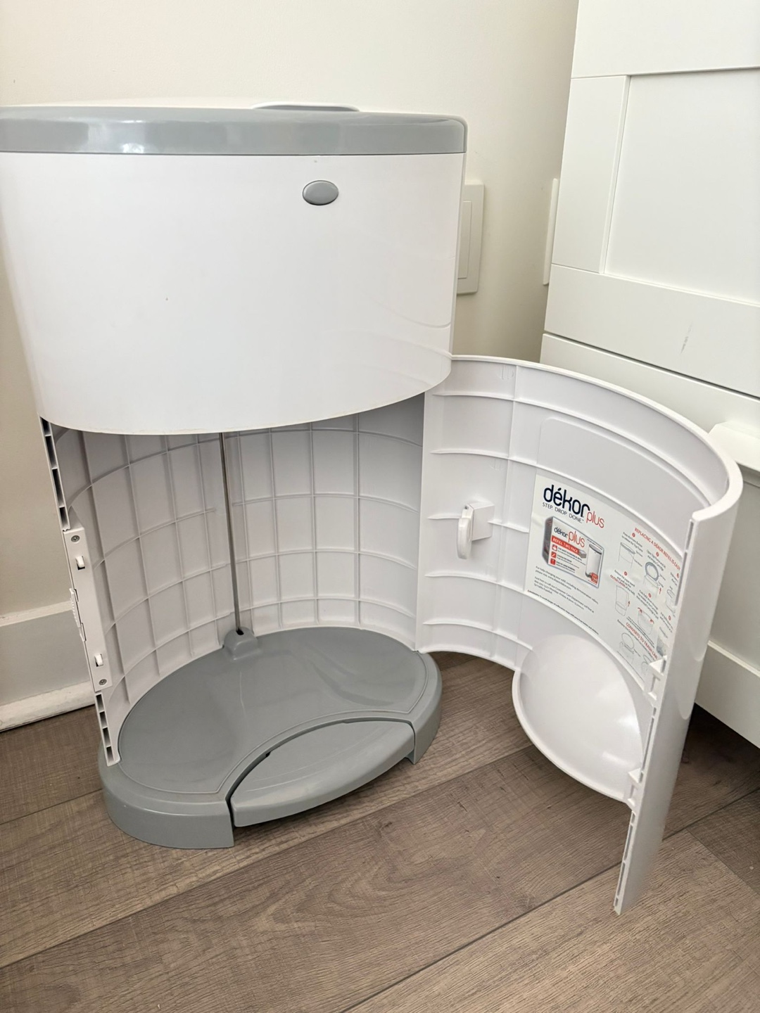 Dekor Plus Hands-Free Diaper Pail - photo 2