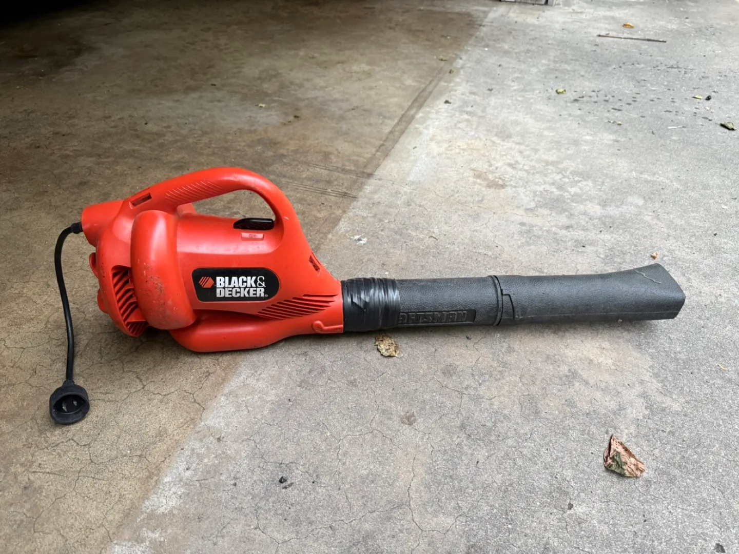 Black & Decker Electric Leaf Blower thumbnail