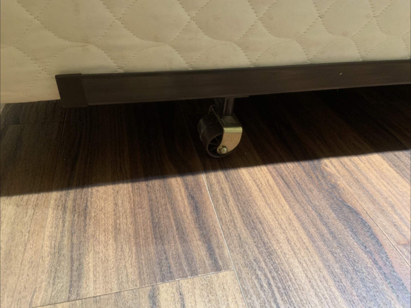 Queen bed frame and box spring - photo 2