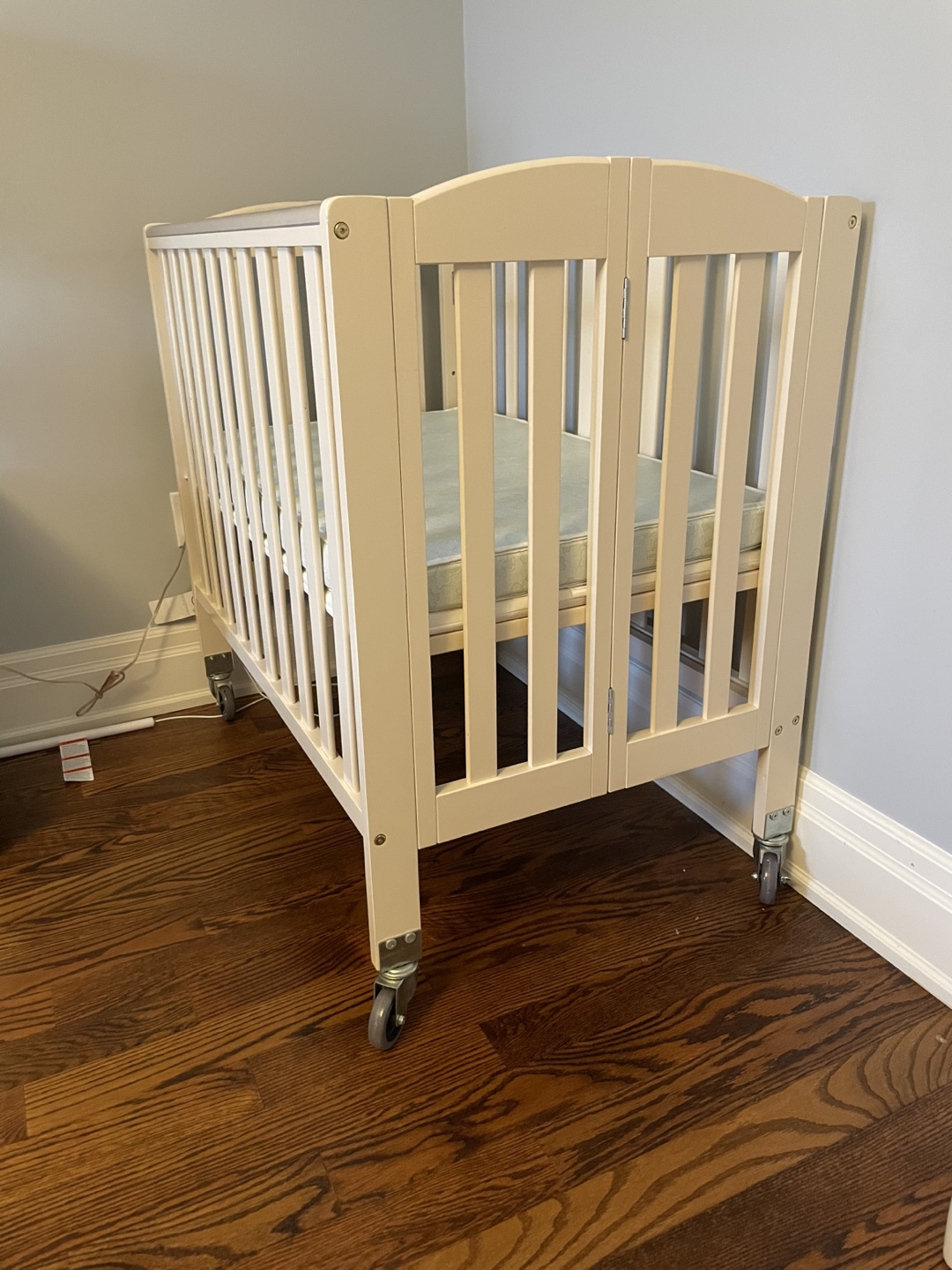 Mini Cream-coloured folding crib with mattress - photo 2