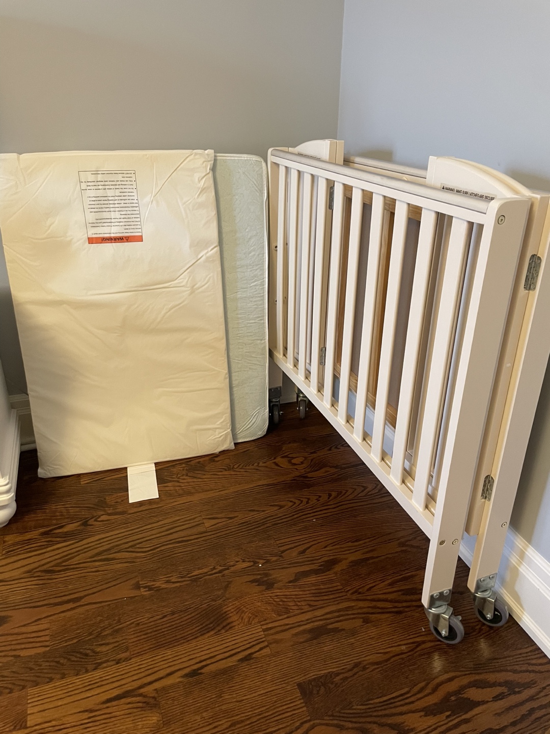 Mini Cream-coloured folding crib with mattress - photo 4