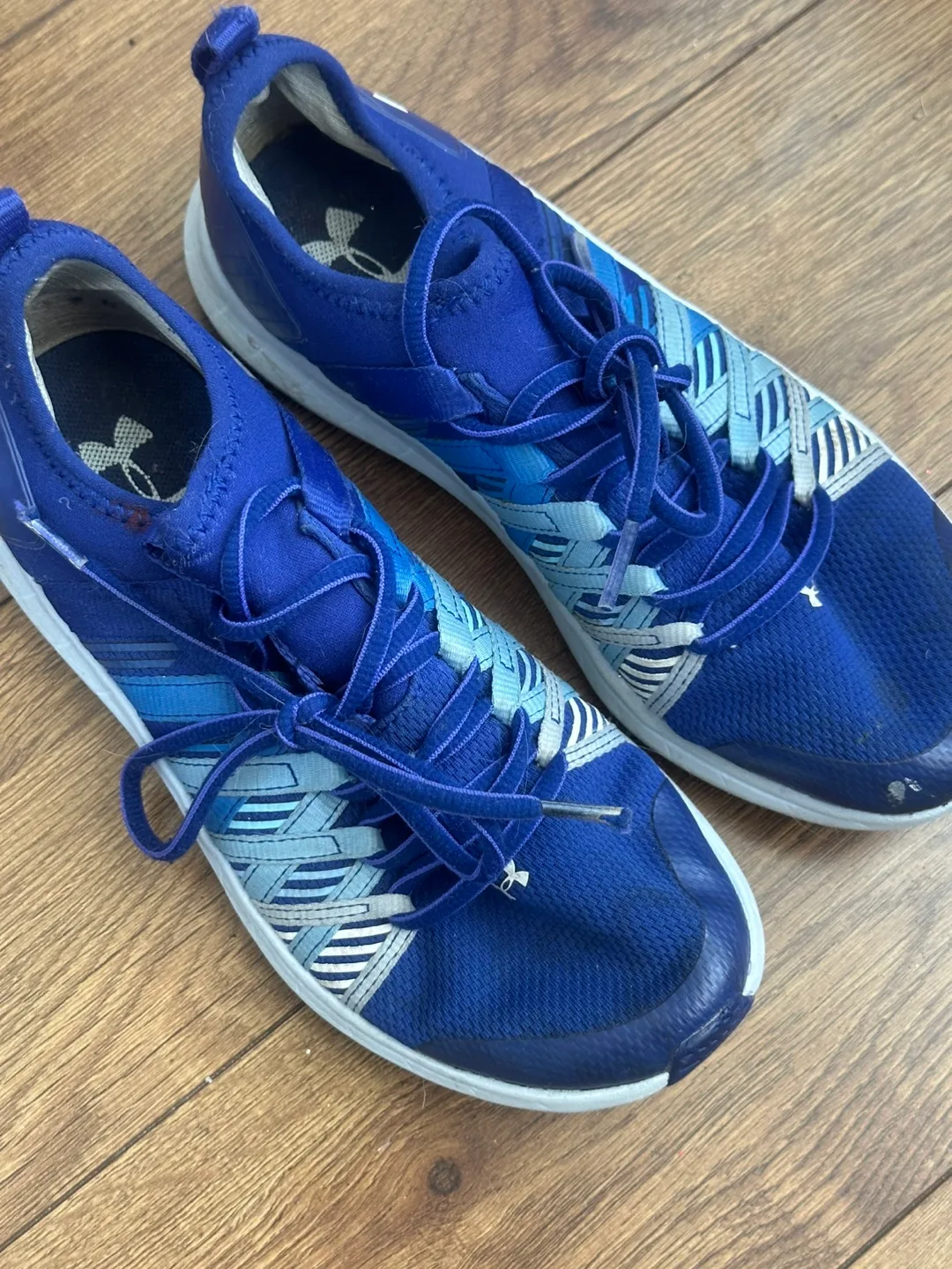 #freecycle Under Armour Kids Running Shoes size 4 thumbnail