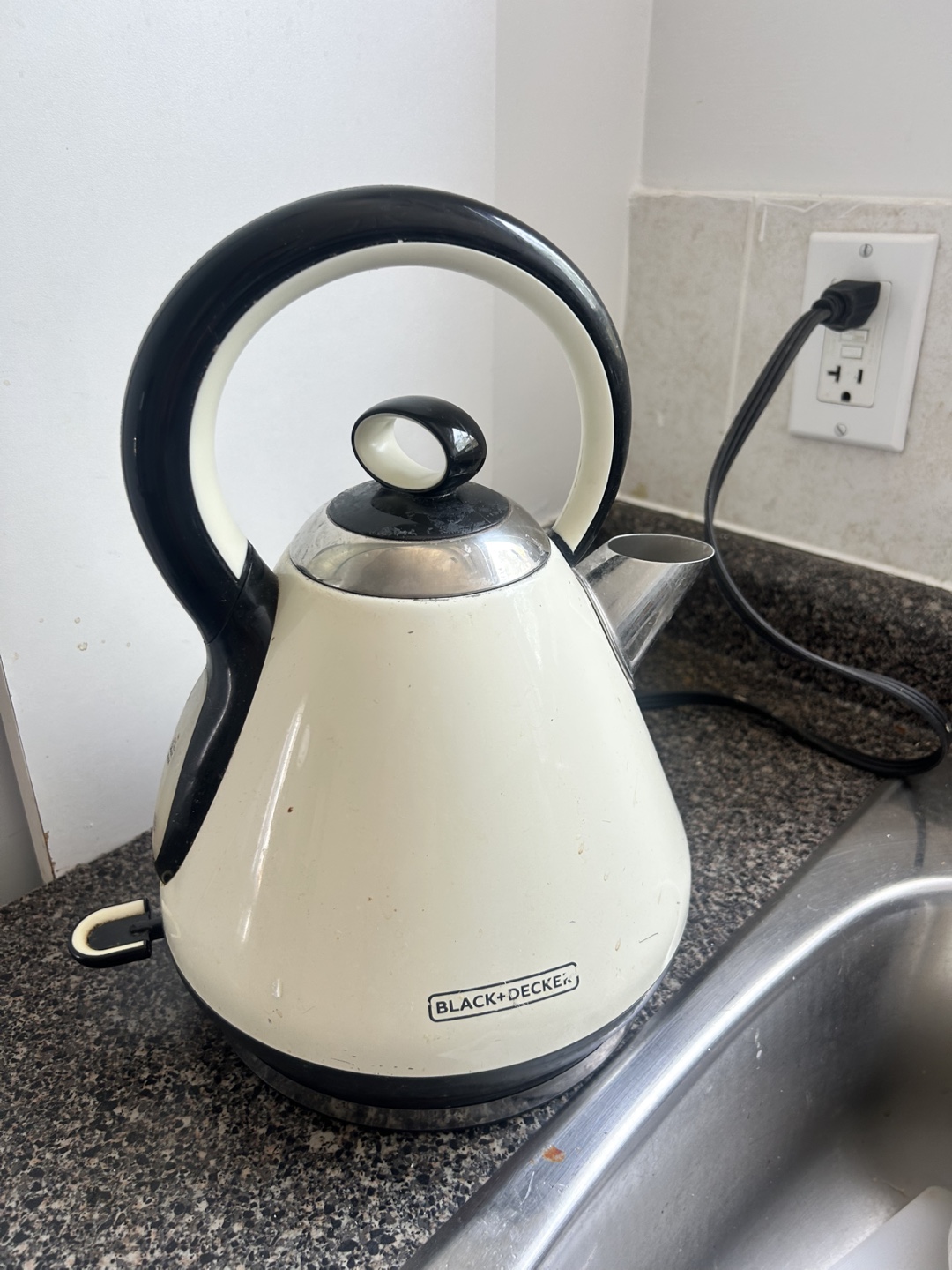Kitchen Items: Utensils, Bowls, Kettle, Microwave - photo 3