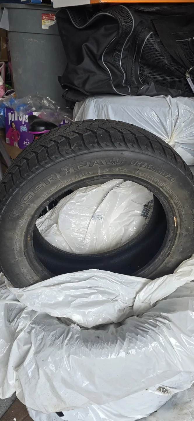 Used 4 Winter Tires 185/60R15 84S M+S Nissan image indicator(2)