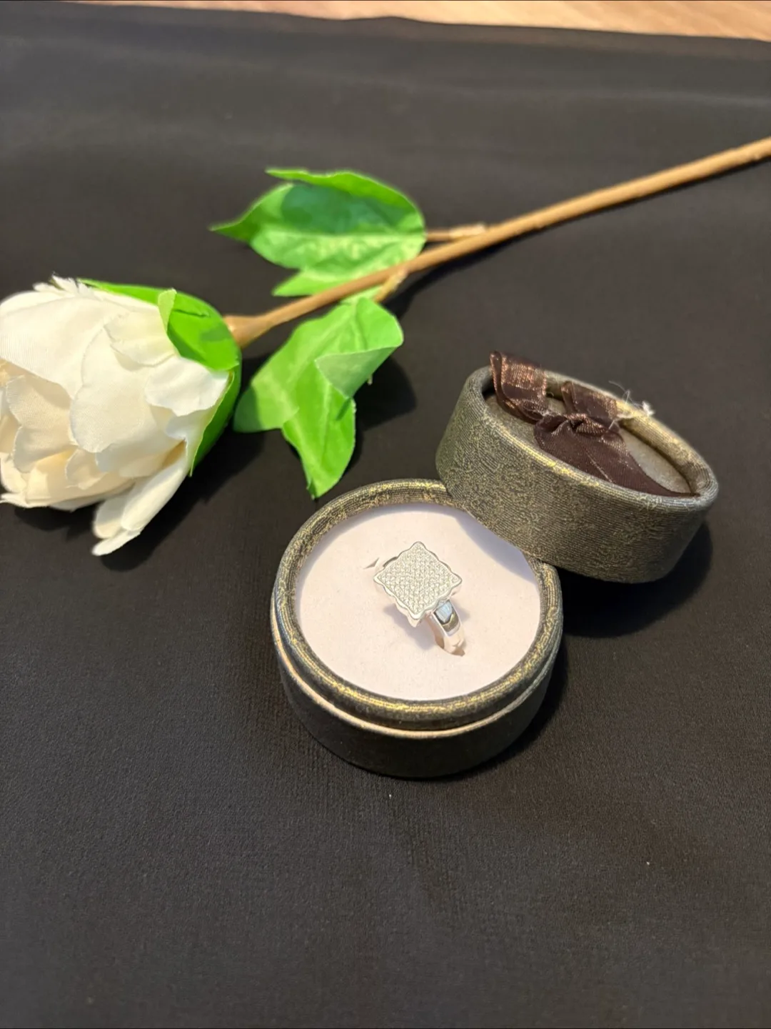 Silver Ring with Square Design image indicator(5)