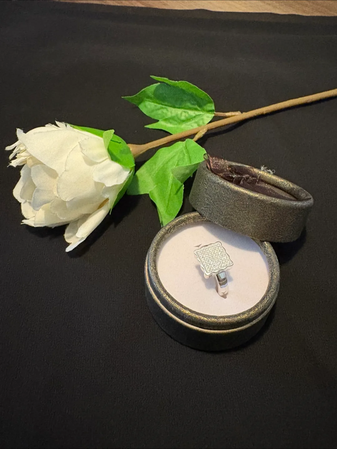 Silver Ring with Square Design image indicator(3)