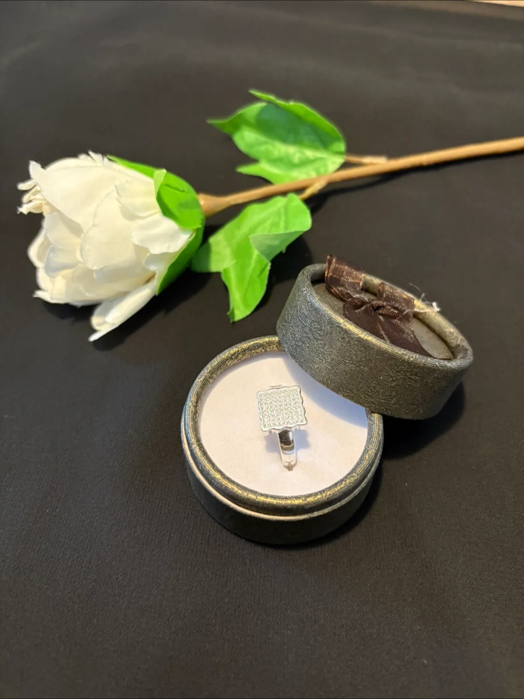 Silver Ring with Square Design image indicator(4)