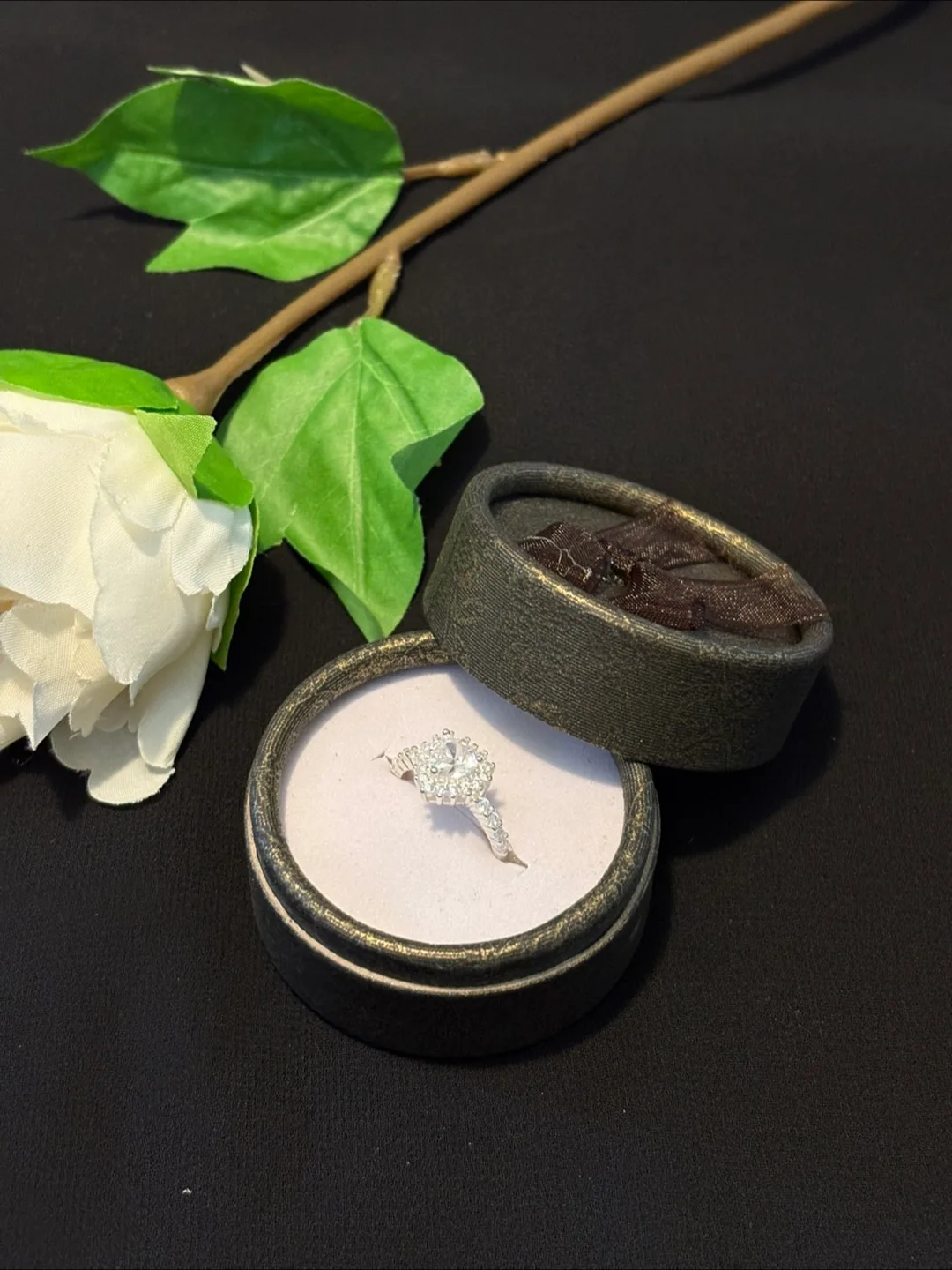 Silver Ring in Decorative Box image indicator(2)