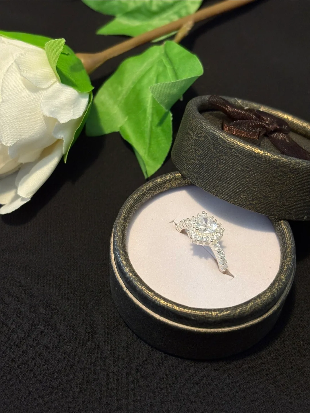 Silver Ring in Decorative Box image indicator(3)