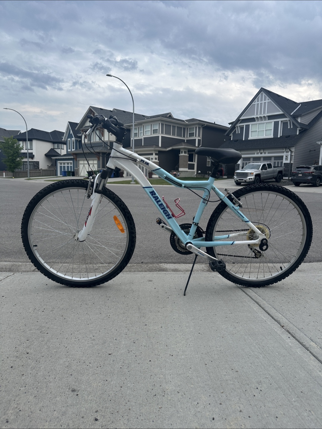 Raleigh Peak Mountain Bike - Light Blue & White