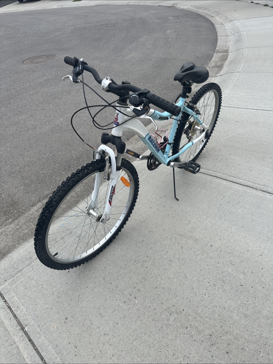 Raleigh Peak Mountain Bike - Light Blue & White - photo 2