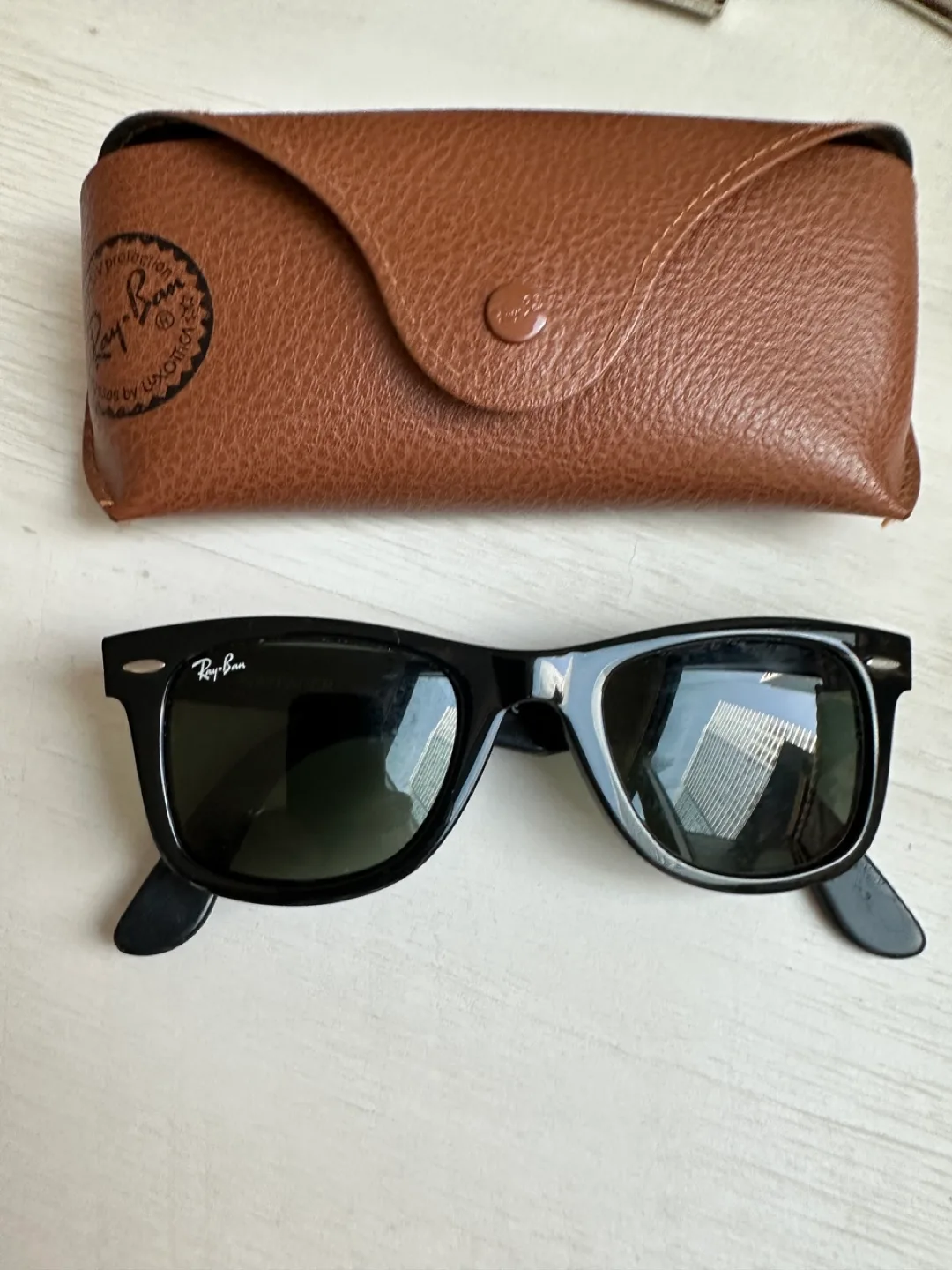 Ray-Ban Wayfarer Sunglasses with Case - Black thumbnail