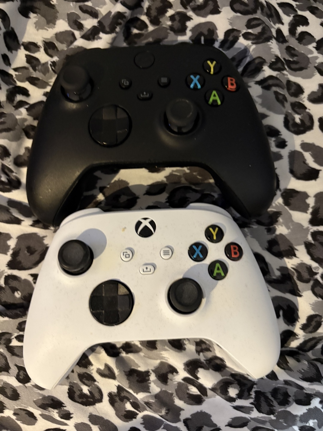 Xbox with Headset Turtle Beach / 2 controllers / 4 batteries - photo 3