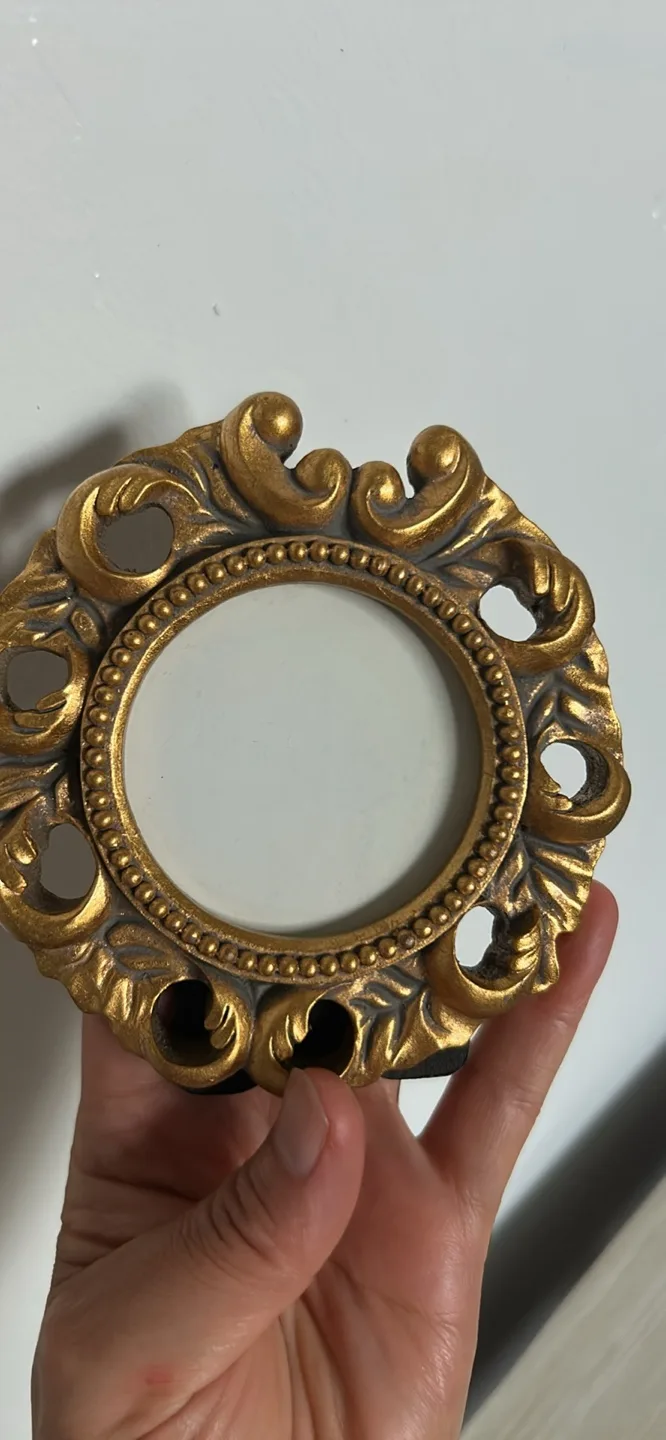 Gold Decorative Round Frame thumbnail