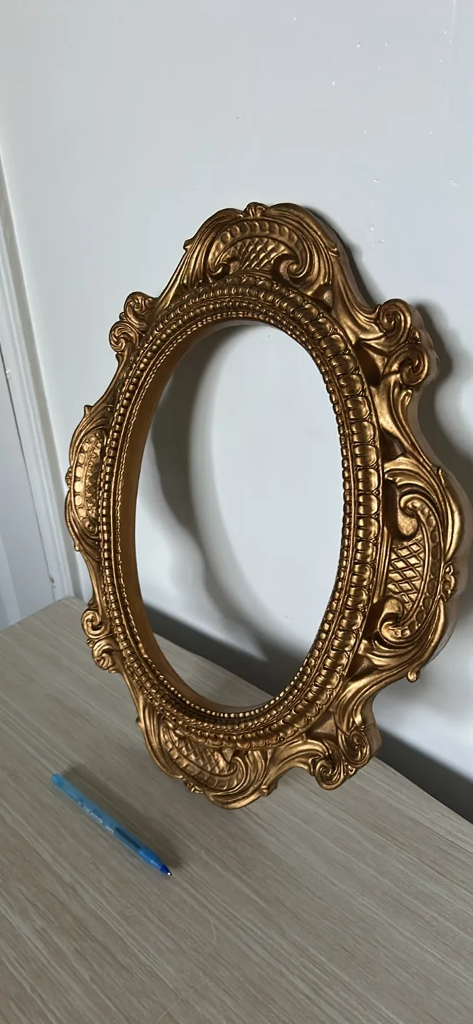 Gold Ornate Oval Picture Frame thumbnail