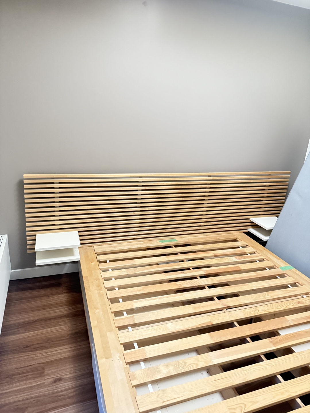 Queen bed frame - photo 2