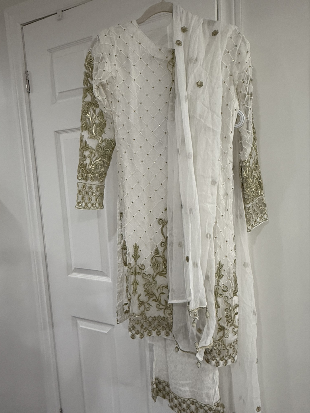White & Gold Embroidered pakistani dress - photo 2