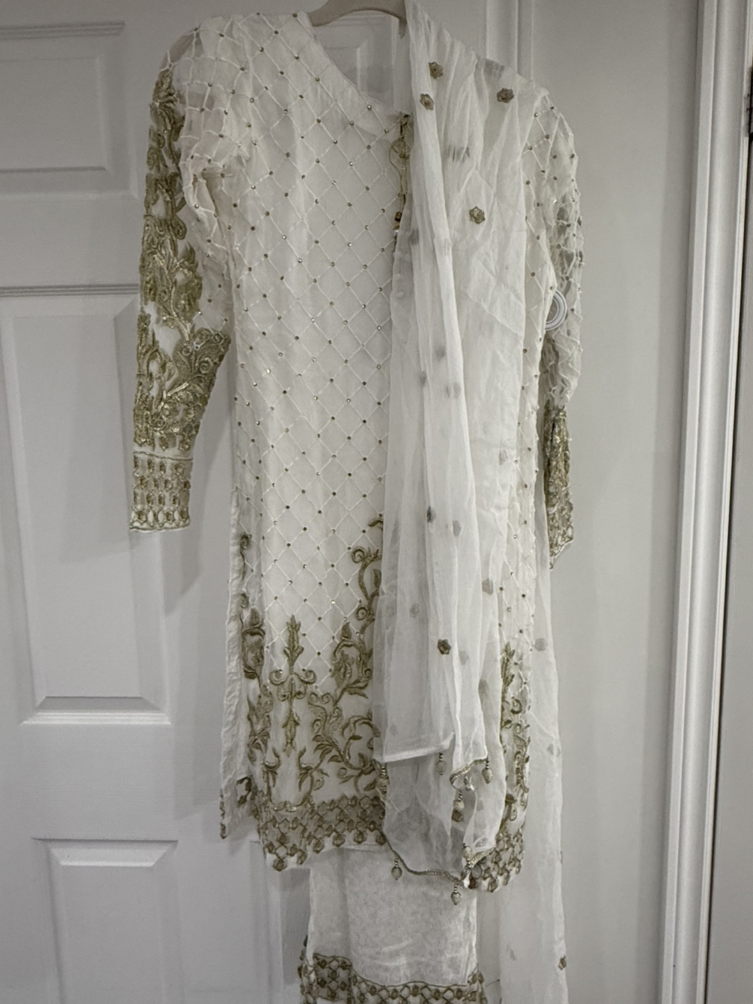 White & Gold Embroidered pakistani dress - photo 3