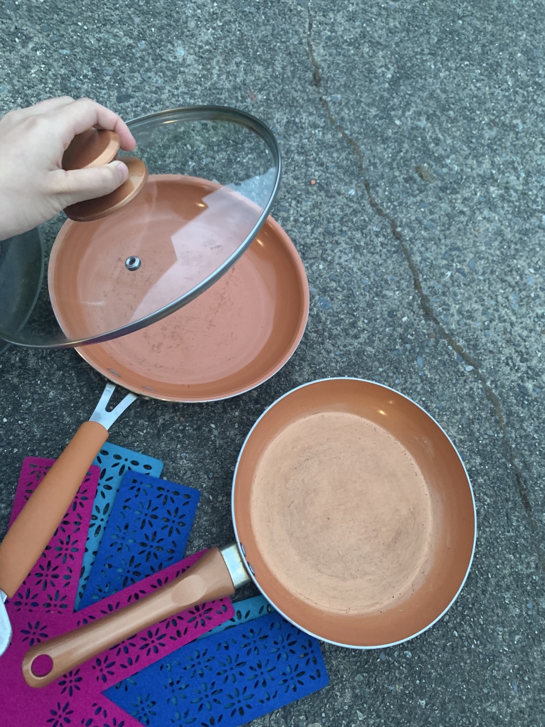 Pots, pans, lids and trivets - photo 3