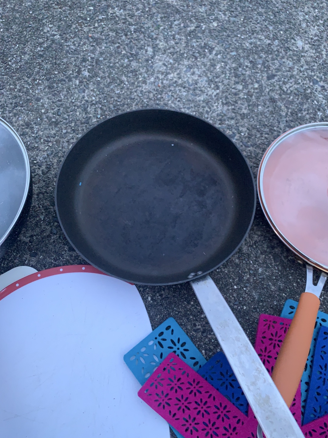 Pots, pans, lids and trivets - photo 2