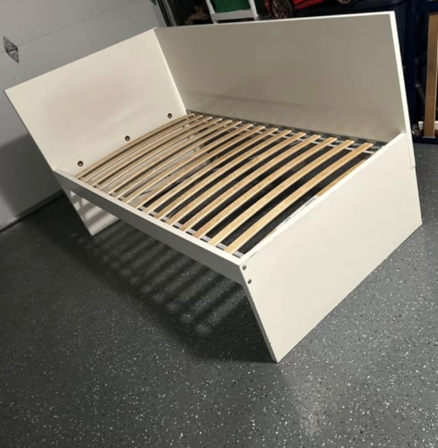 Twin bed Frame - White - photo 2