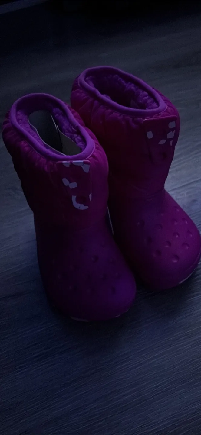 Crocs Kids' Boots - Size 7 image indicator(3)