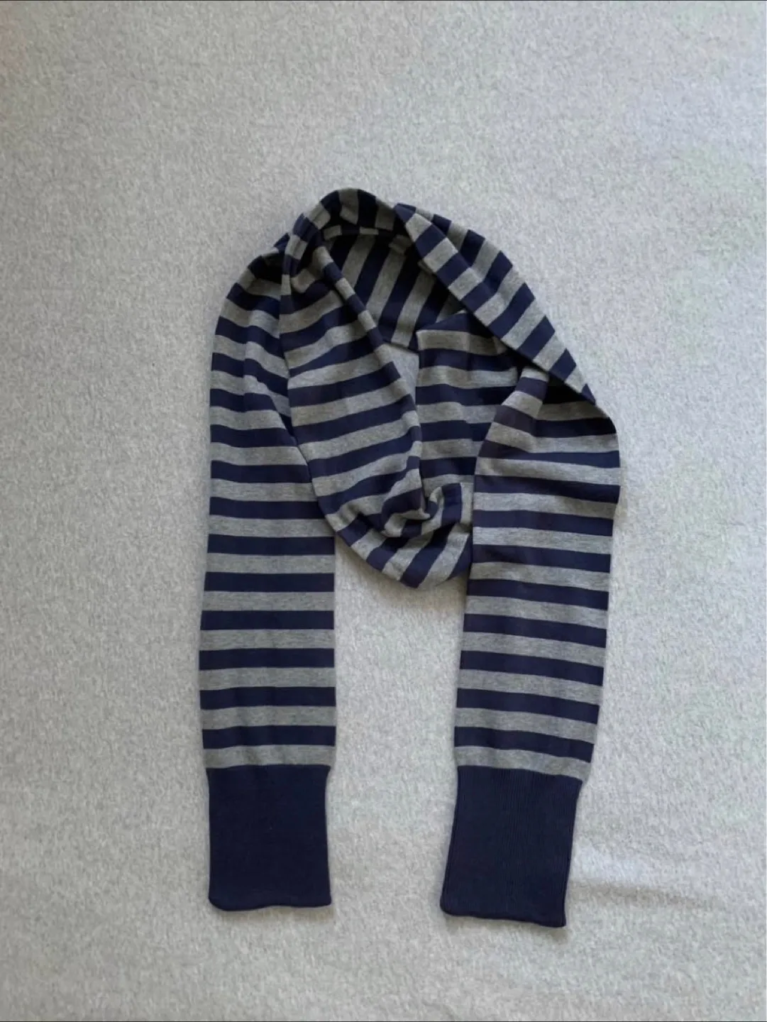 Scarves of various length, composition, textile and style. image indicator(7)