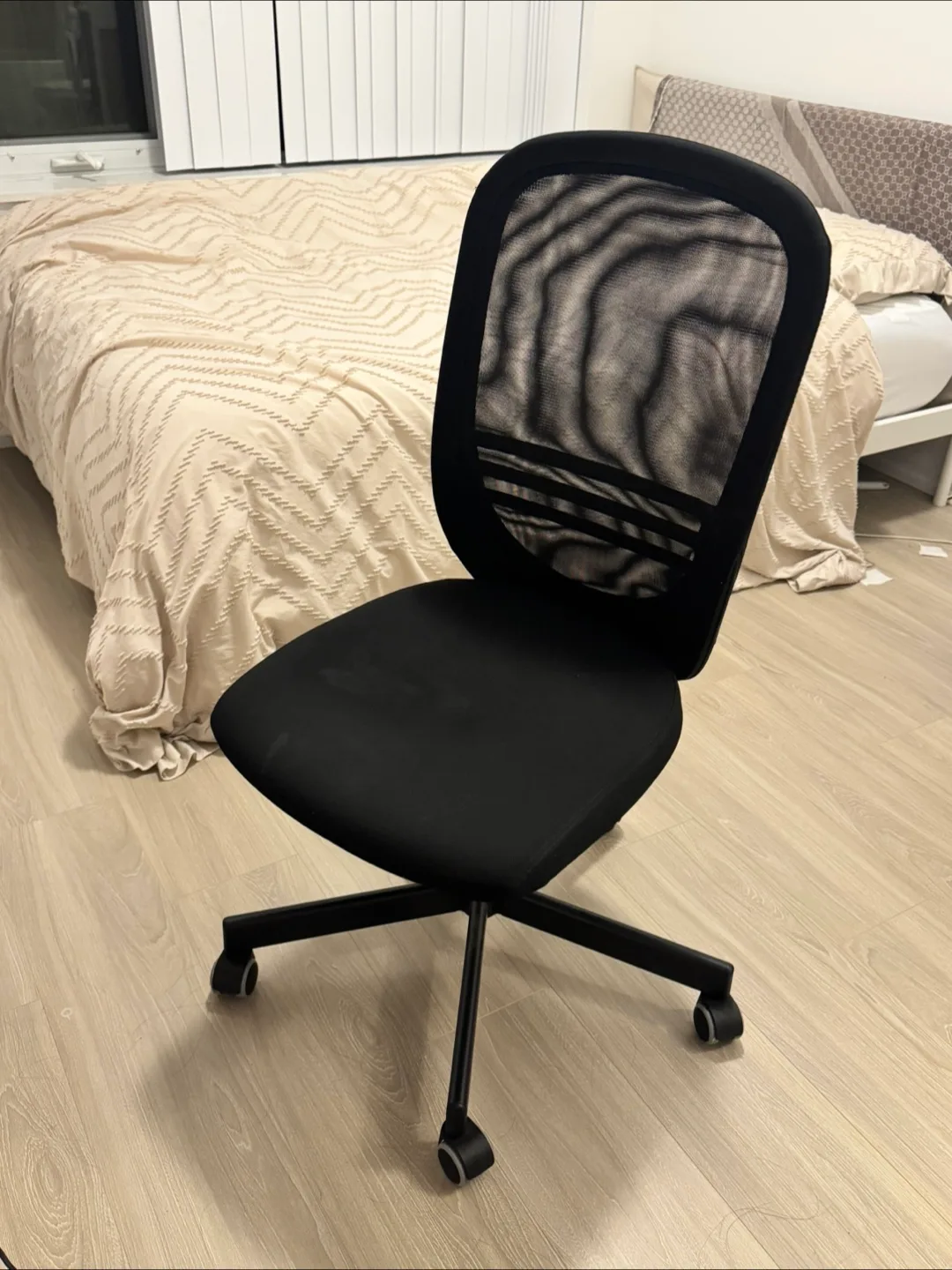 IKEA Renberget Black Swivel Chair thumbnail