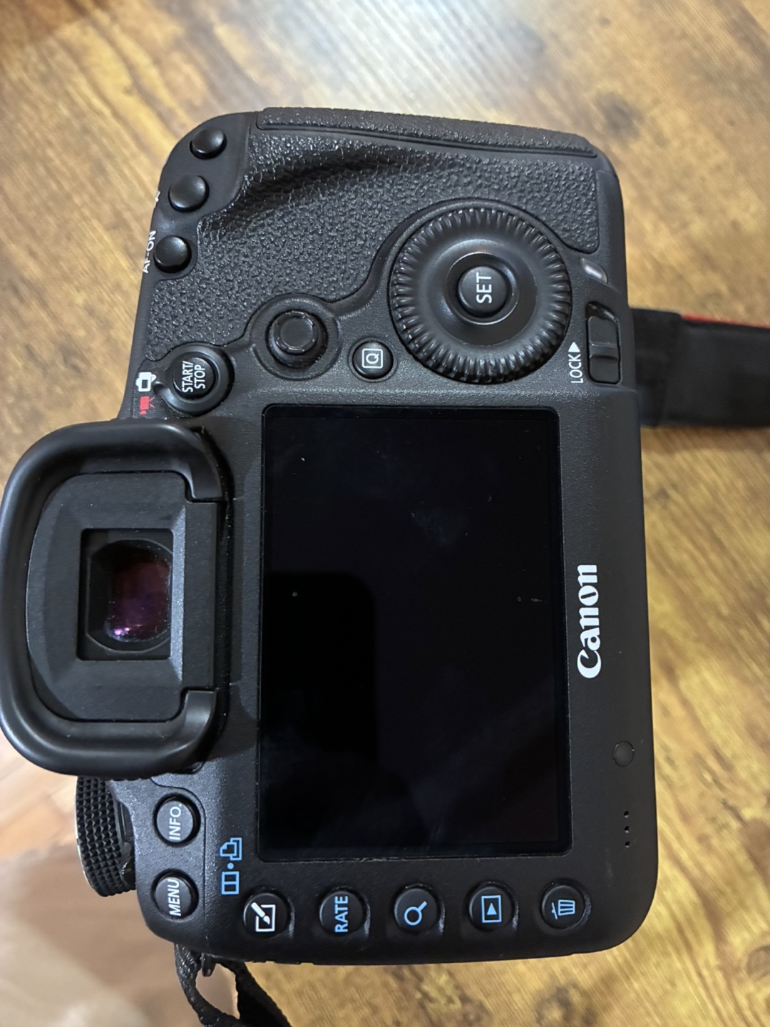 Canon EOS 5D Mark III with EF 85mm f/1.2 Lens - photo 5