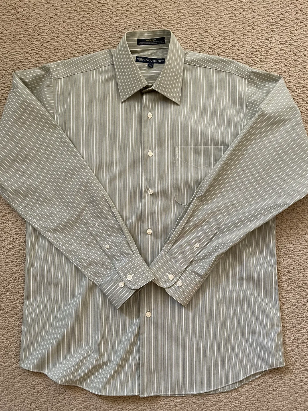 Men’s Dress Shirt - Sz Medium thumbnail