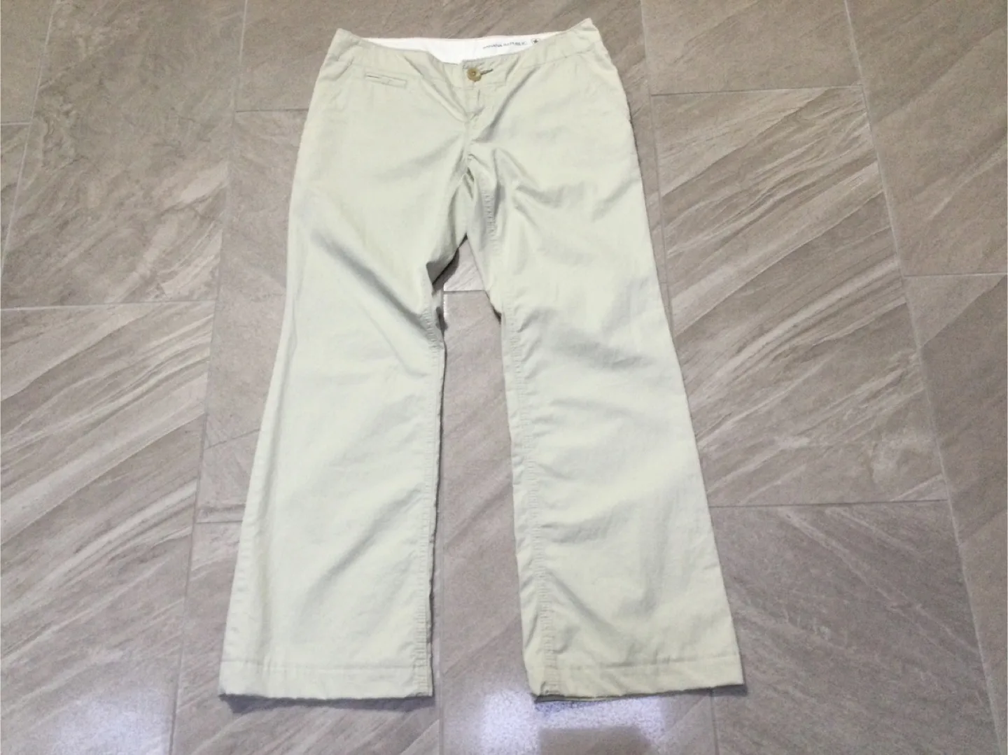 #freecycle Banana Republic Beige Pants Size 4P thumbnail