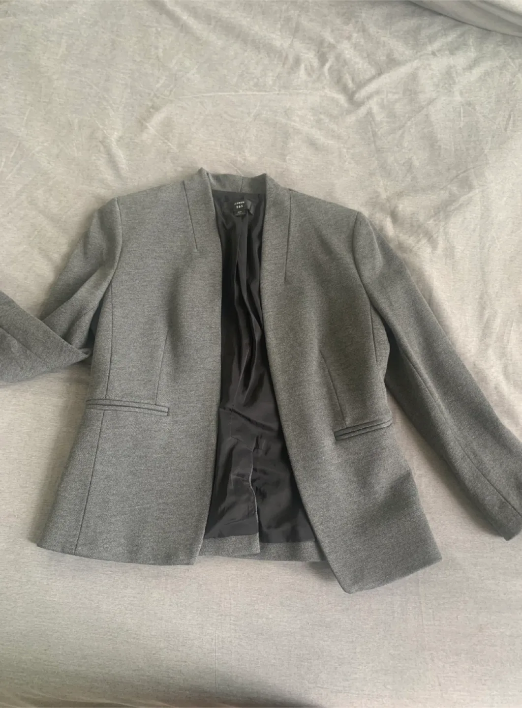 J.Crew Collarless modern minimalist Blazer - Size 6 image indicator(2)