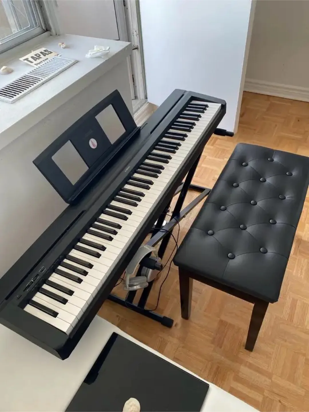 Piano Yamaha P-145 black-88 keys thumbnail