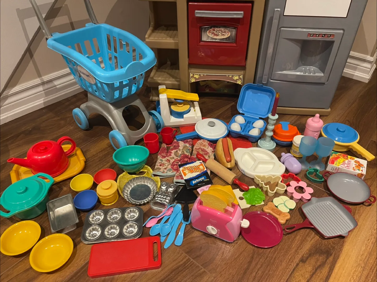 Step2 kids play kitchen with shopping cart, lots of accessories image indicator(3)